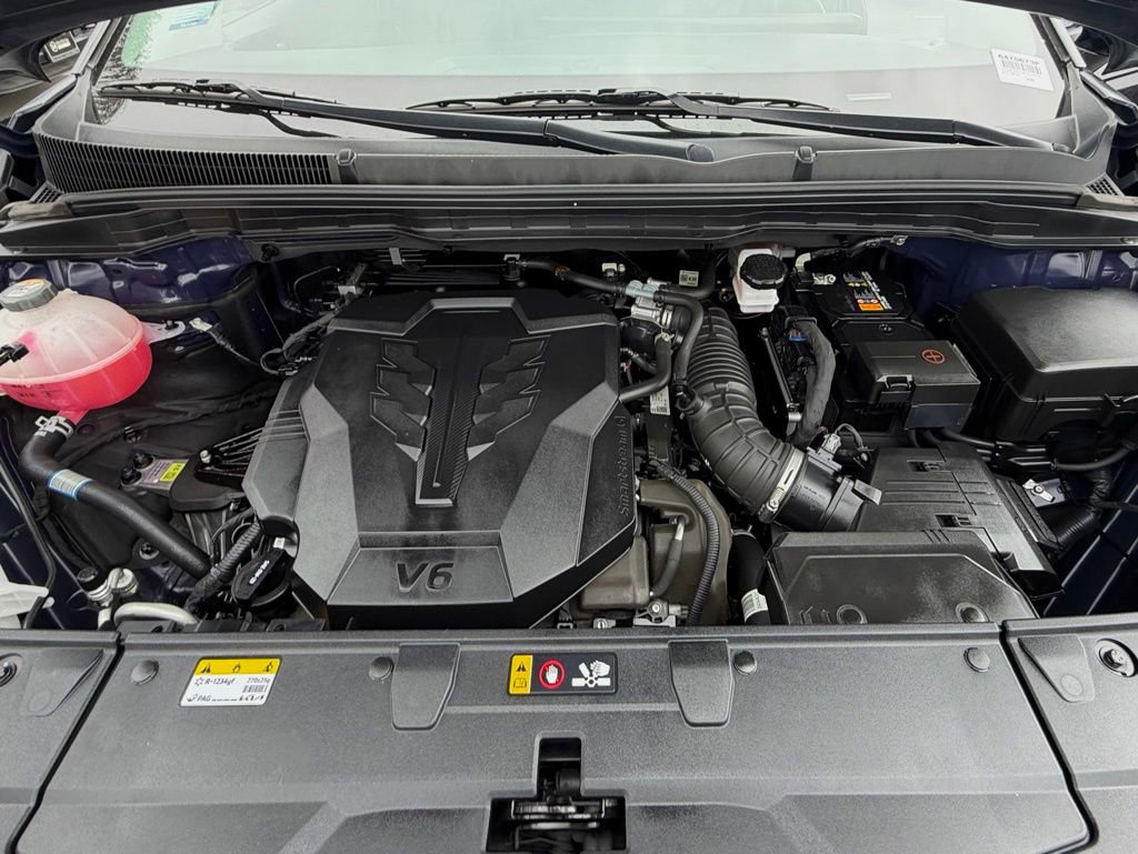 Used 2025 Kia Carnival EX FWD image 32