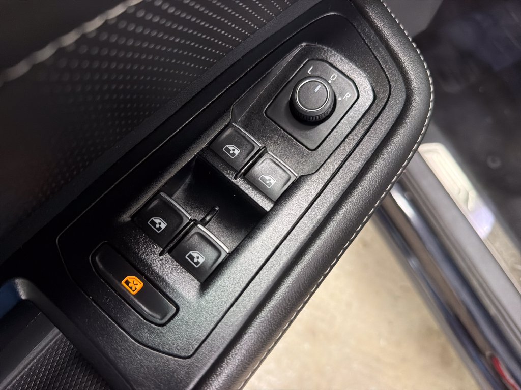 Used 2025 Volkswagen Atlas SE FWD image 16