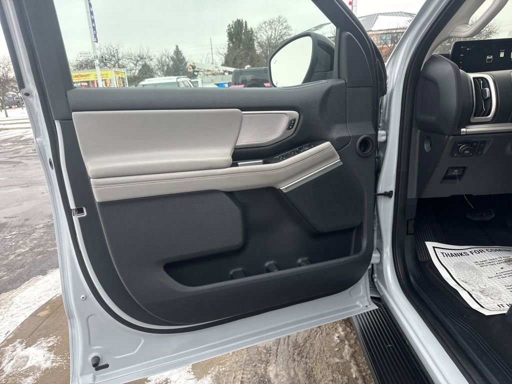 Certified 2025 Ford Expedition Active image 13