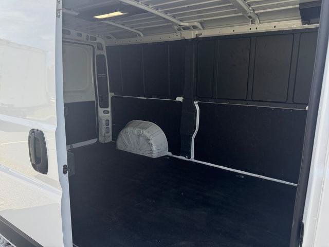 Used 2025 RAM ProMaster 2500 w/ Convenience Group FWD image 17