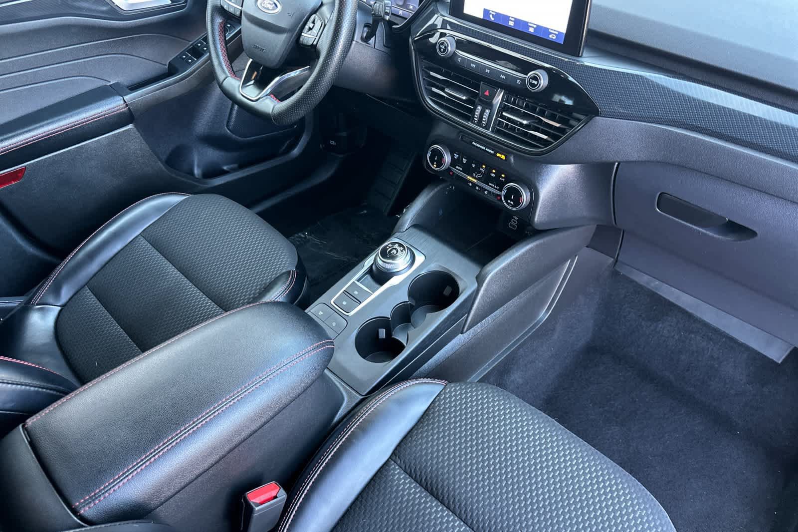 Certified 2024 Ford Escape ST-Line AWD/4WD image 16