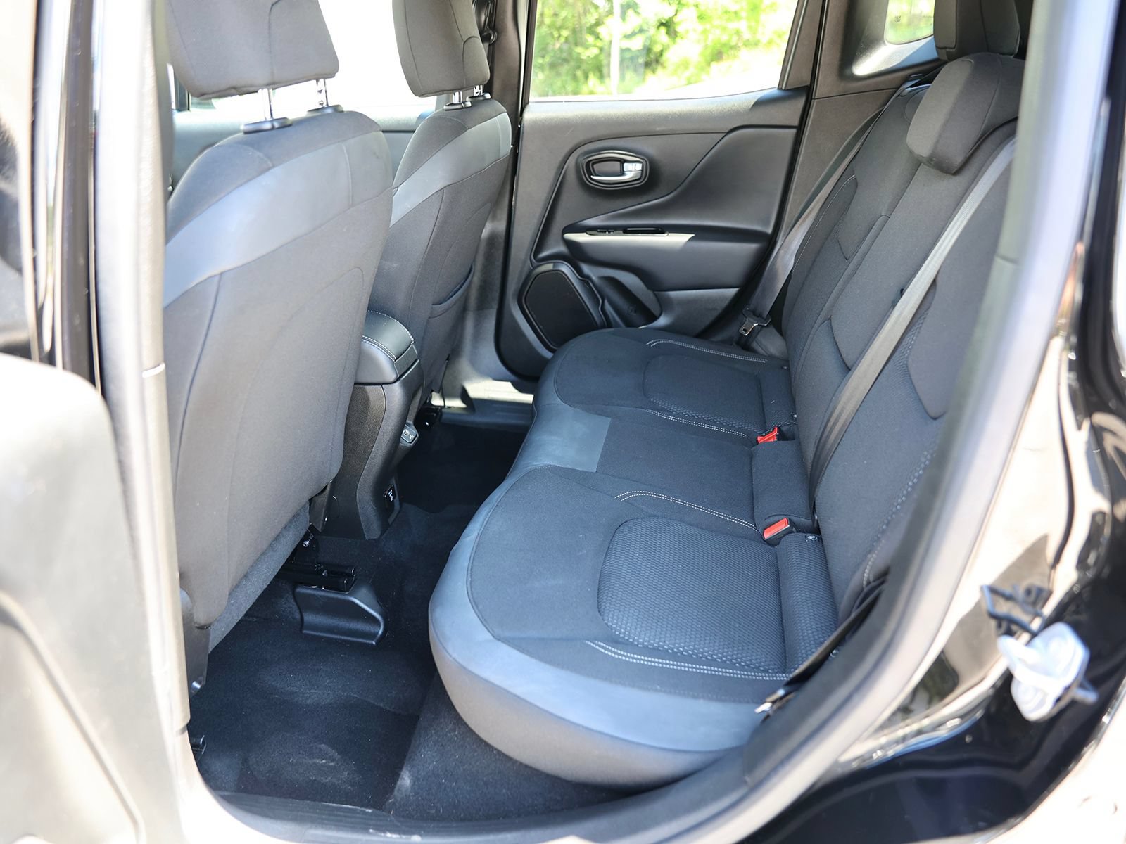 Used 2022 Jeep Renegade Altitude w/ Convenience Group AWD/4WD image 19