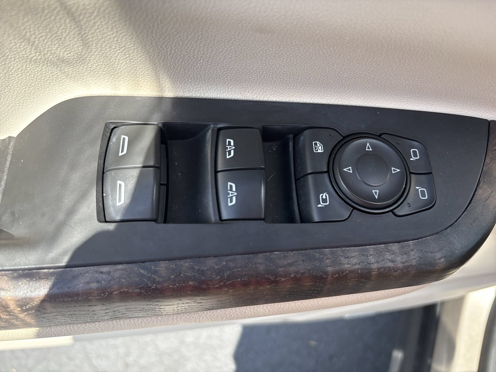Used 2023 GMC Acadia Denali w/ Denali Ultimate Package FWD image 18
