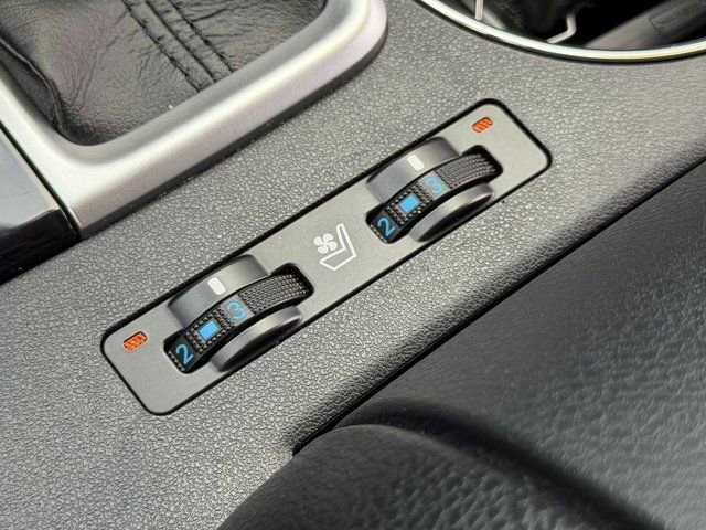 Used 2019 Toyota Highlander Limited Platinum AWD/4WD image 32