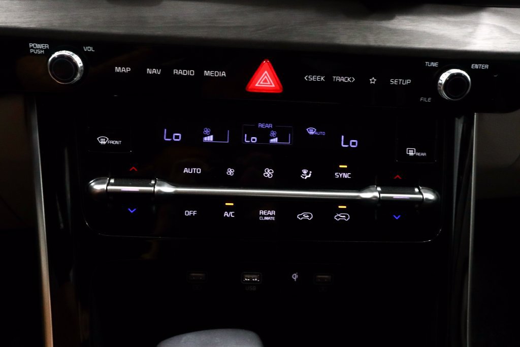 Used 2024 Kia Carnival EX FWD image 30