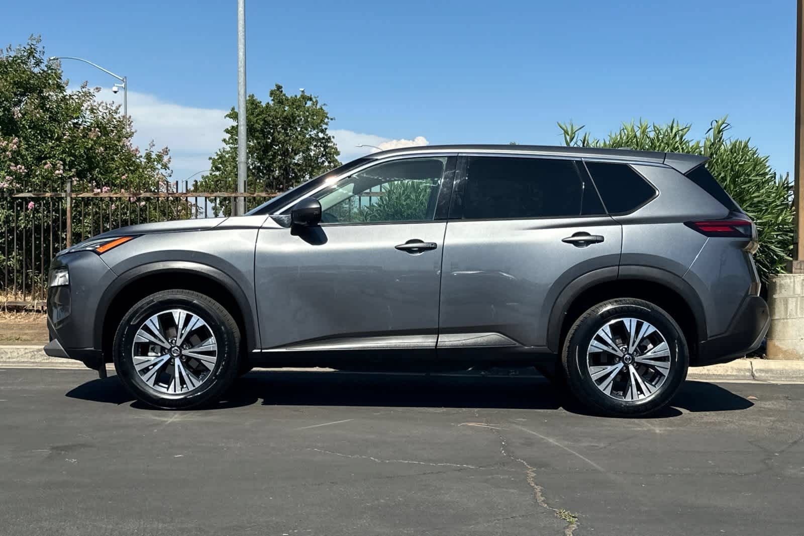Used 2021 Nissan Rogue SV FWD image 6