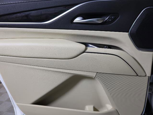Used 2023 Cadillac Escalade ESV Premium Luxury w/ LPO, Illumination Package image 31