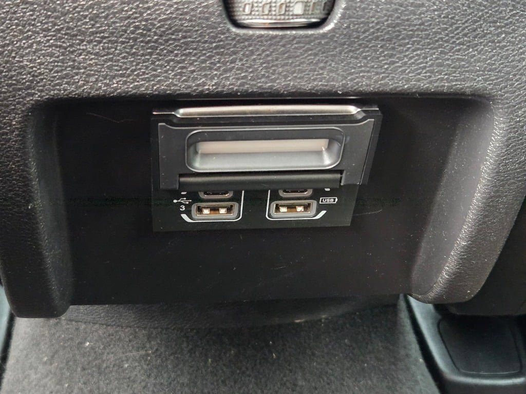 Used 2020 Jeep Cherokee Latitude Plus AWD/4WD image 17