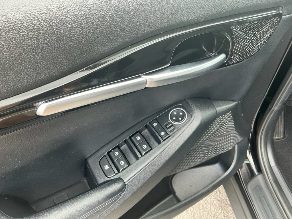 Used 2023 Kia Seltos S w/ Navigation Package FWD image 16