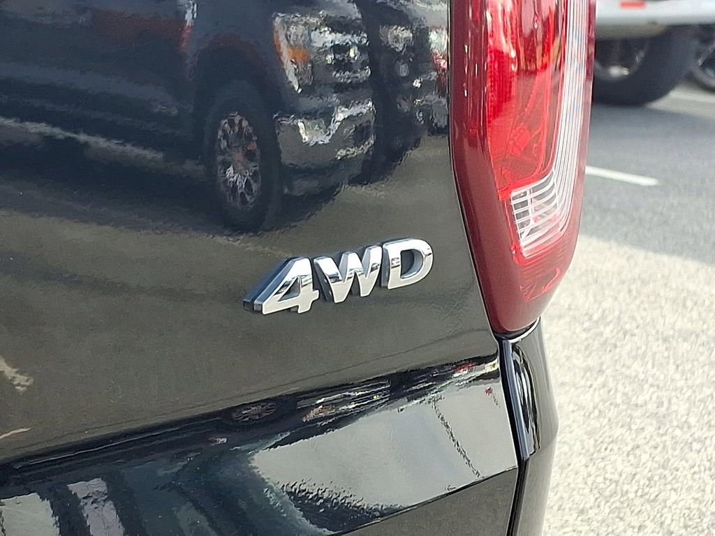 Certified 2018 Ford Explorer XLT w/ Equipment Group 202A image 30