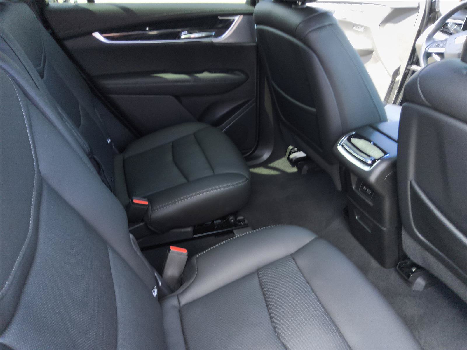 Used 2023 Cadillac XT6 Premium Luxury w/ Technology Package FWD image 27