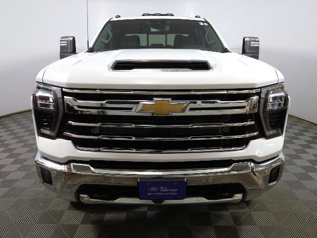 Used 2025 Chevrolet Silverado 3500 LTZ w/ LTZ Plus Package image 6