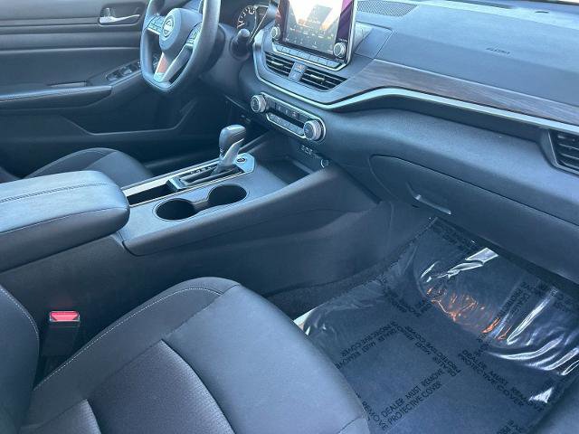 Used 2025 Nissan Altima 2.5 SV FWD image 14