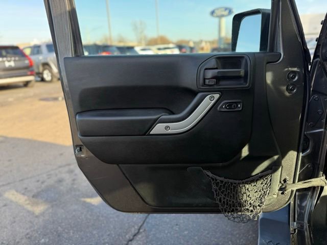 Used 2018 Jeep Wrangler Unlimited Sahara w/ Connectivity Group image 10