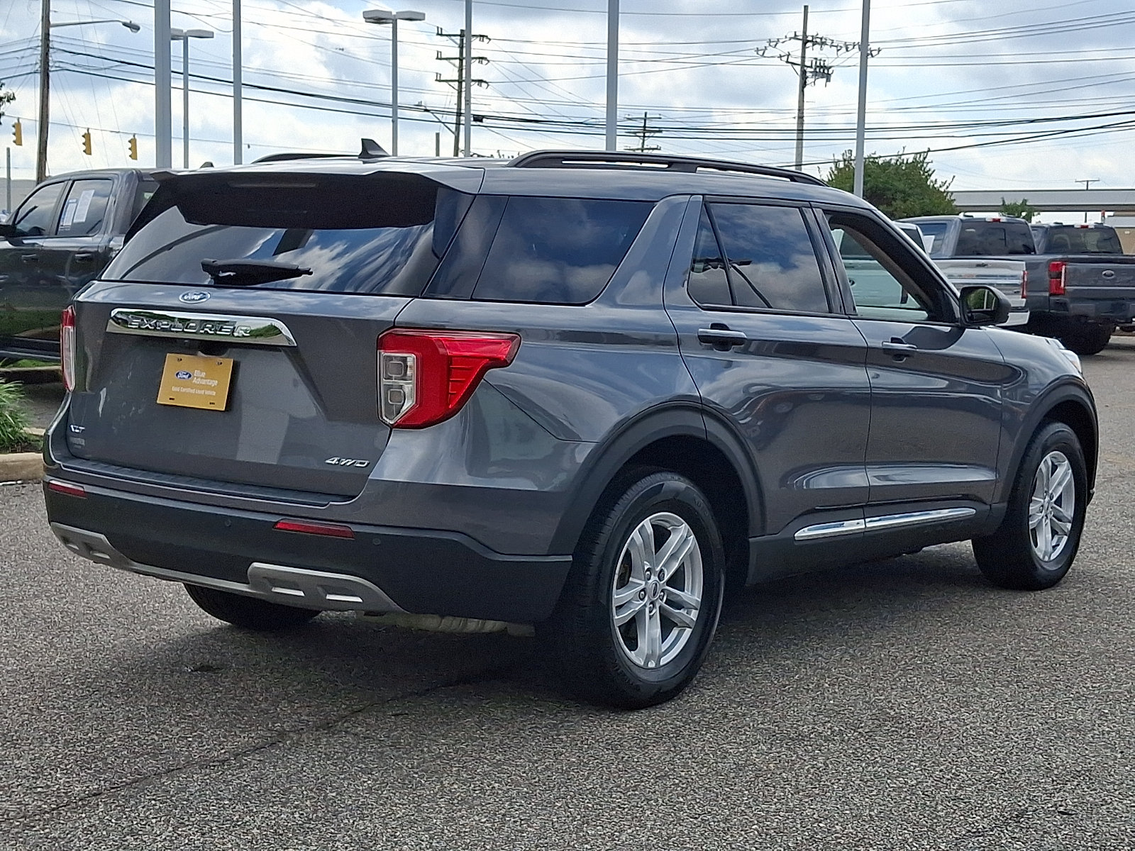 Certified 2023 Ford Explorer XLT w/ Equipment Group 202A AWD/4WD image 11