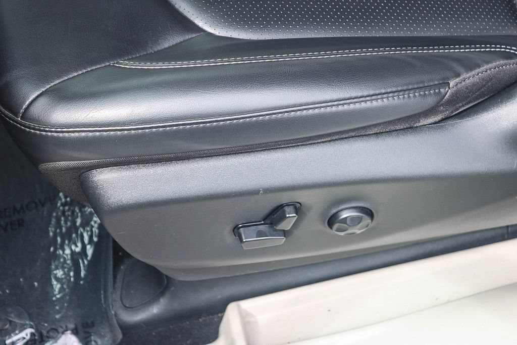 Used 2023 Chrysler Pacifica Touring-L FWD image 25