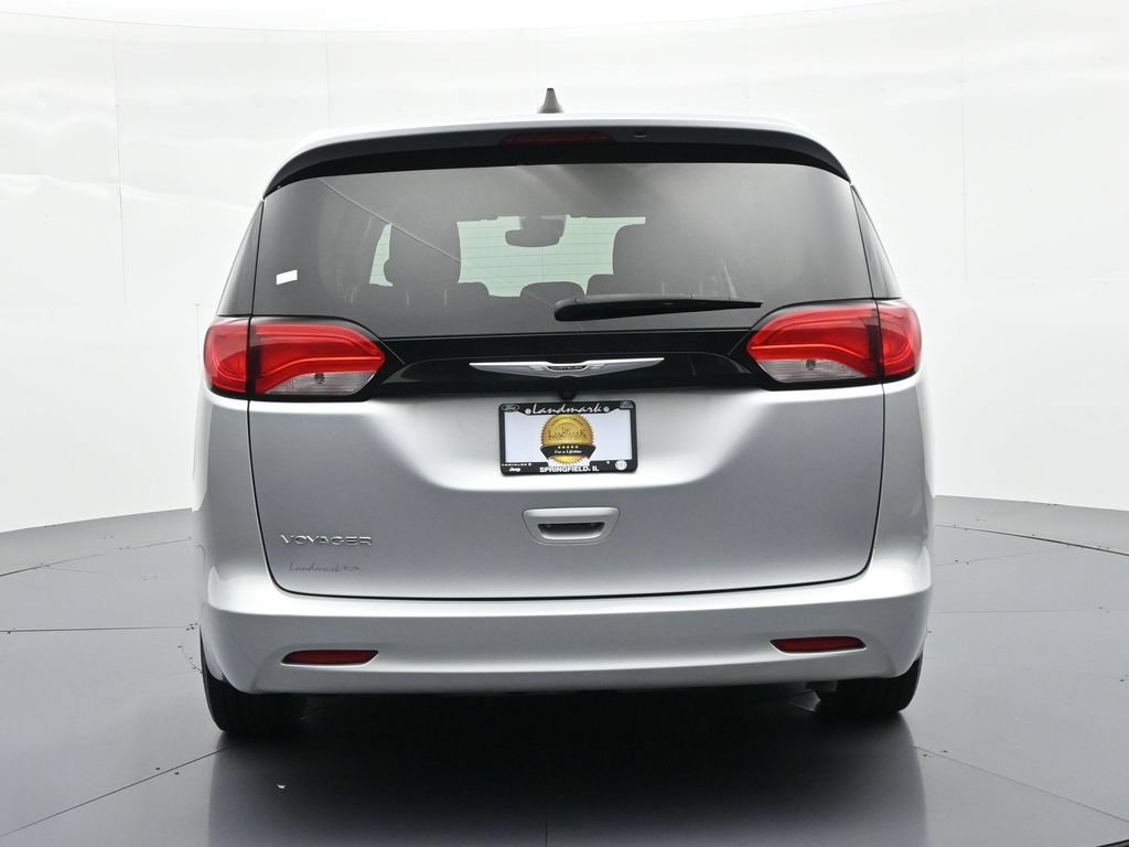 Used 2023 Chrysler Voyager LX FWD image 7