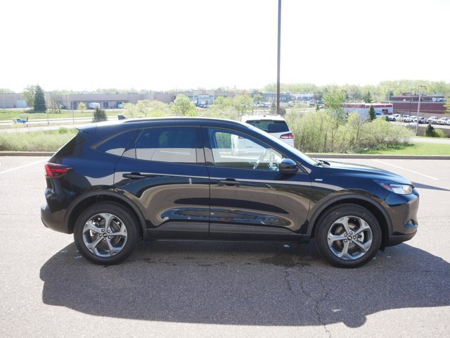 Certified 2025 Ford Escape ST-Line Select AWD/4WD image 4