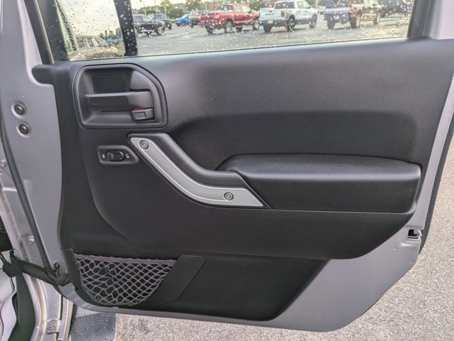 Used 2017 Jeep Wrangler Unlimited Sahara w/ Connectivity Group image 28