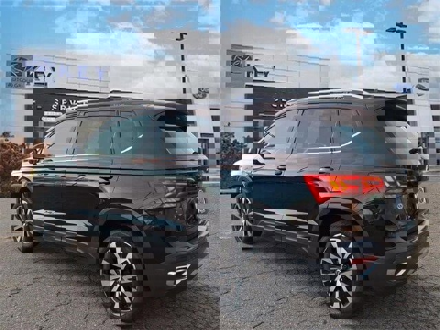 Used 2024 Volkswagen Taos SE image 3