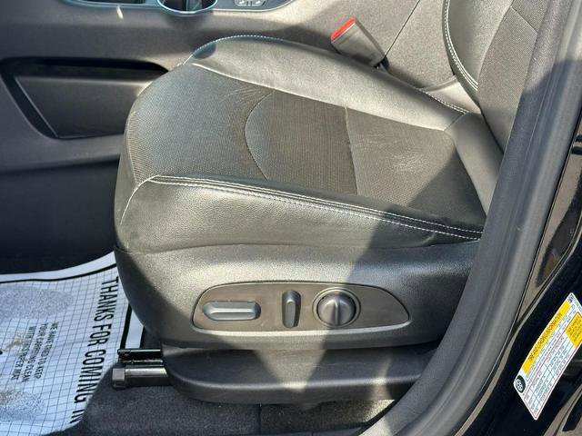 Used 2023 GMC Terrain SLT image 18