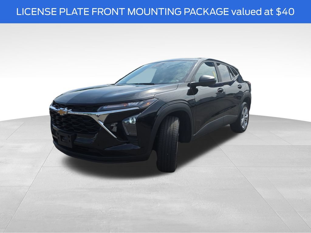 Used 2024 Chevrolet Trax LS w/ Driver Confidence Package FWD image 4