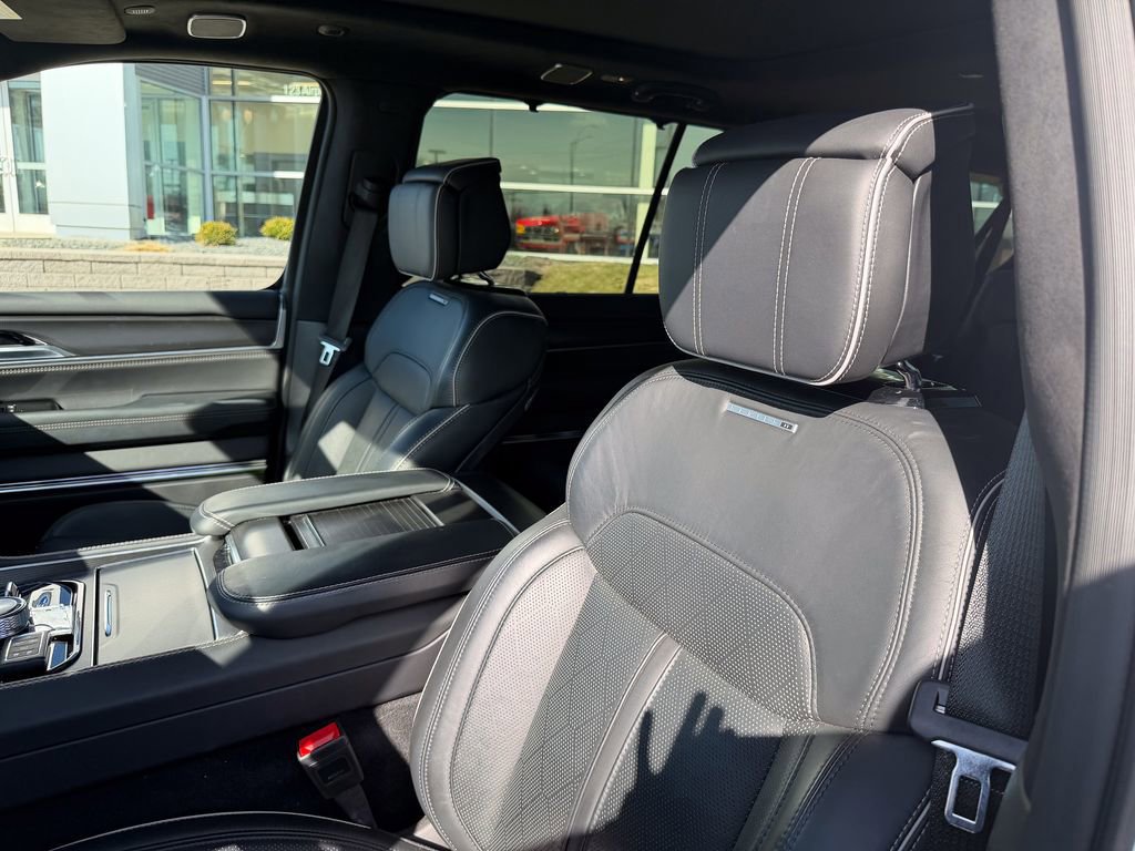 Used 2025 Jeep Grand Wagoneer L Series II Obsidian w/ Quick Order Packagew 28T image 10