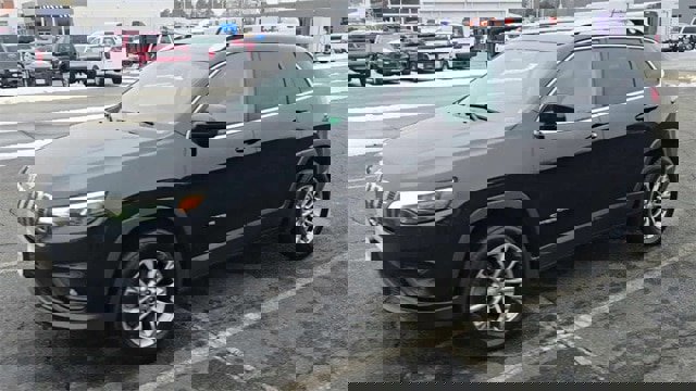 Used 2020 Jeep Cherokee Latitude Plus w/ Comfort/Convenience Group image 2