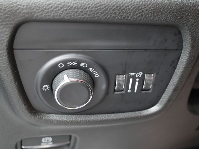 Used 2023 Jeep Grand Cherokee Altitude RWD image 21