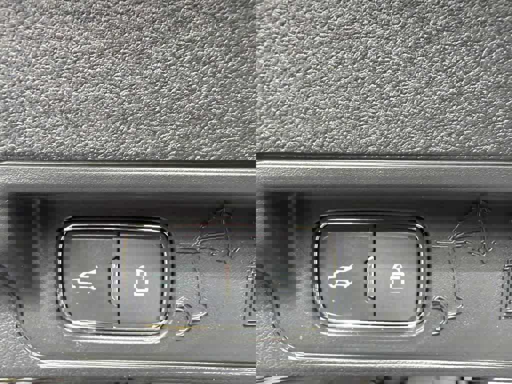 Certified 2024 Ford Explorer Base image 17