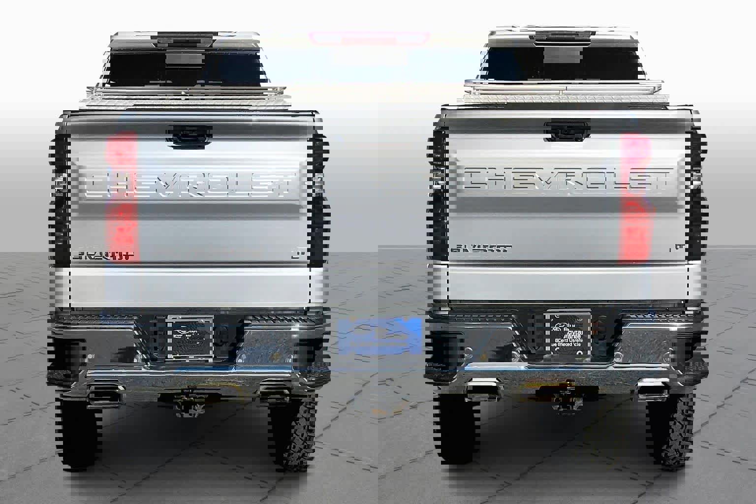 Used 2022 Chevrolet Silverado 1500 LT w/ Z71 Off-Road Package image 2