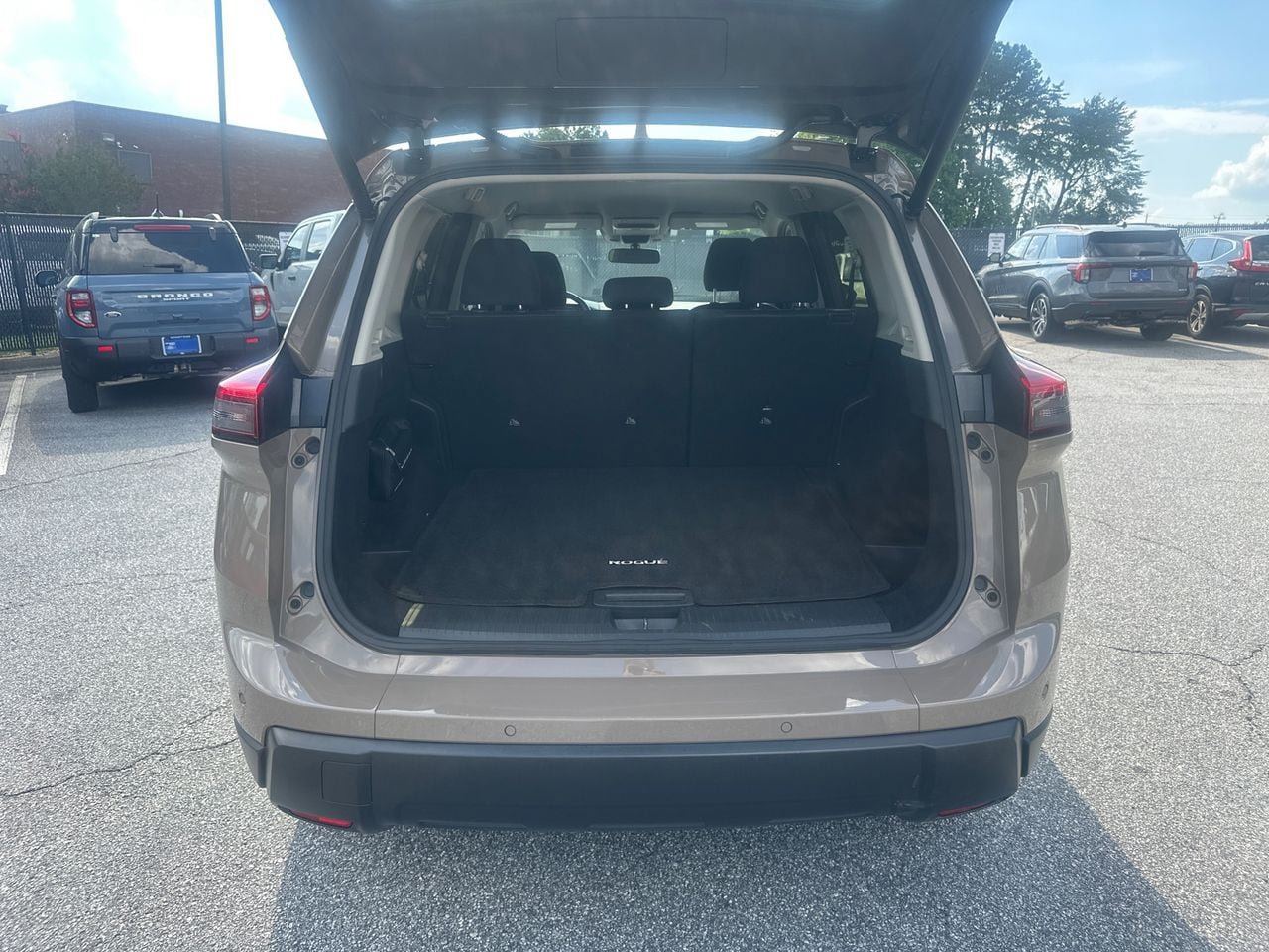 Used 2025 Nissan Rogue SV AWD/4WD image 20