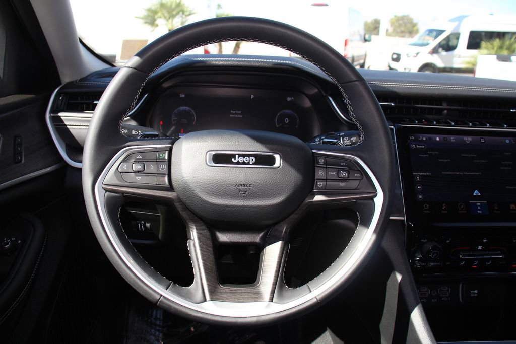 Used 2023 Jeep Grand Cherokee Limited AWD/4WD image 16