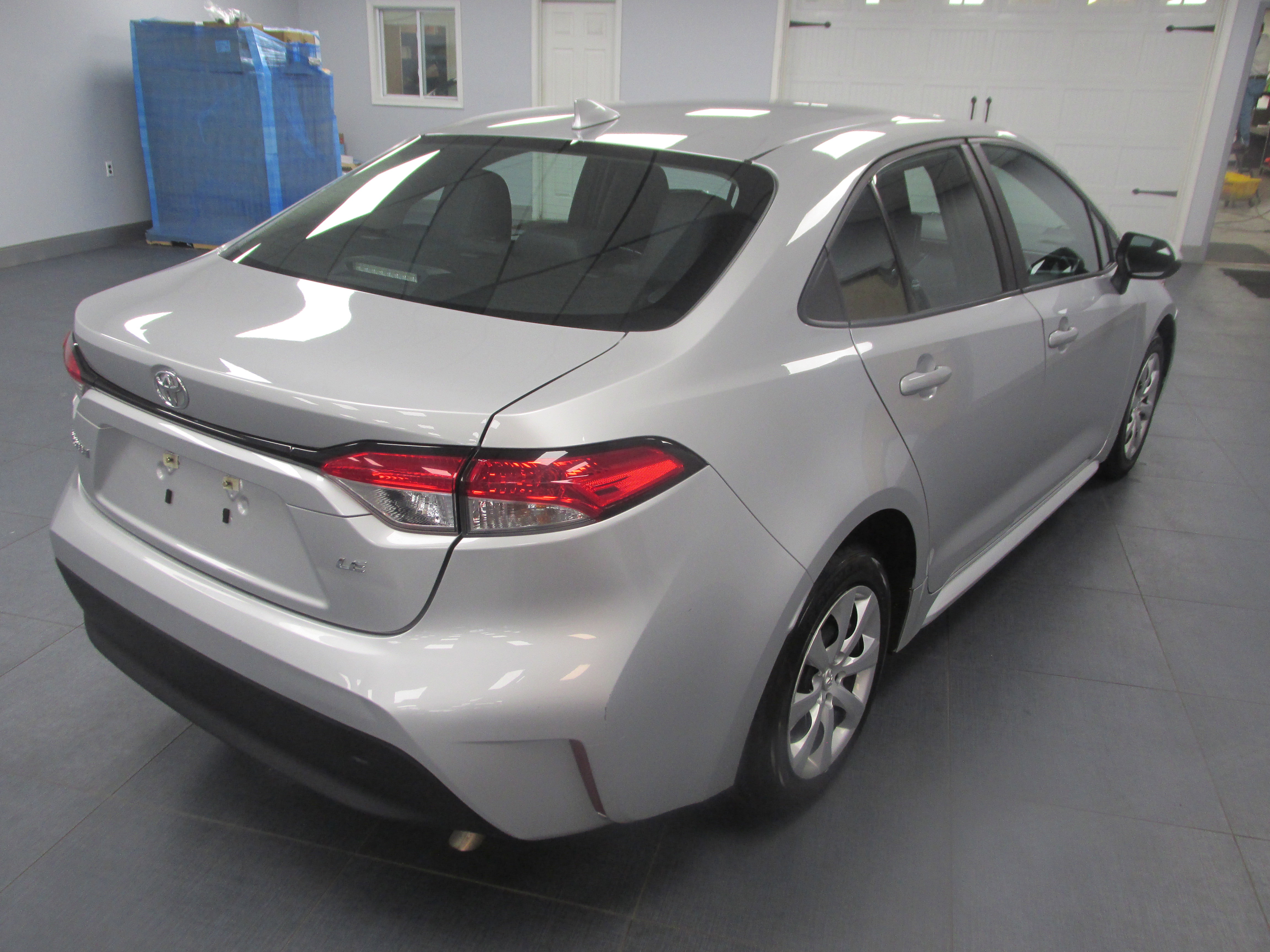 Used 2023 Toyota Corolla LE FWD image 5