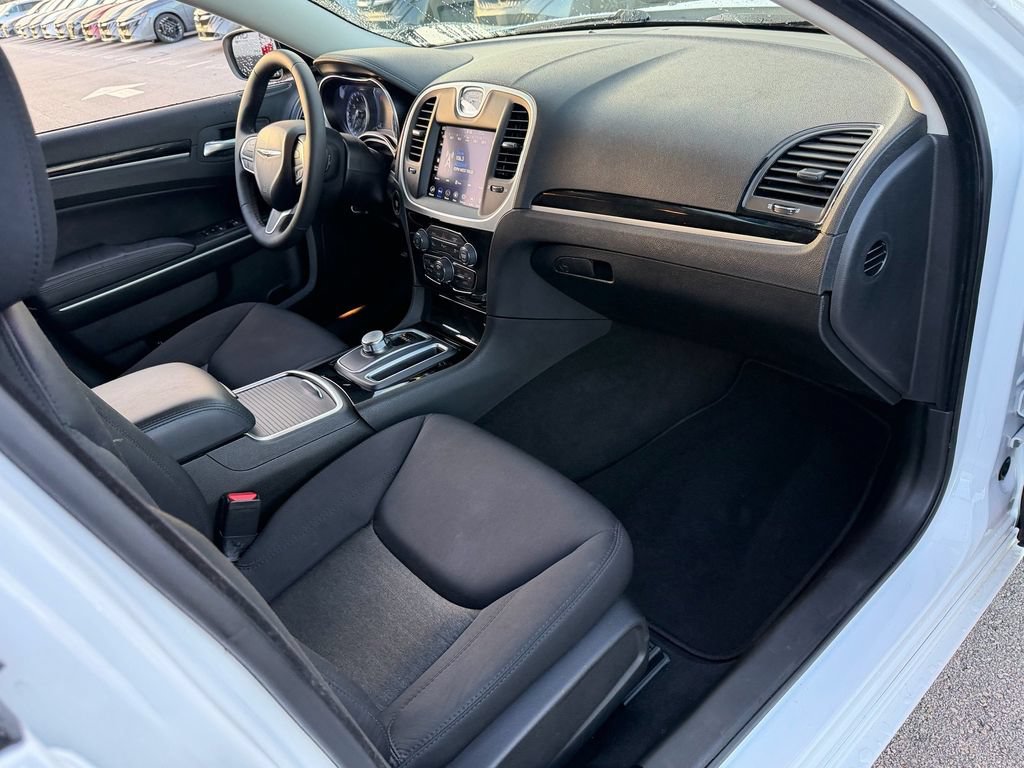 Used 2023 Chrysler 300 Touring w/ Safetytec Plus Group RWD image 17