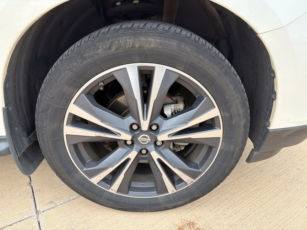 Used 2017 Nissan Pathfinder Platinum AWD/4WD image 13