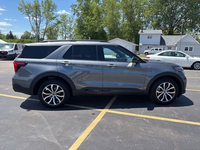 Certified 2025 Ford Explorer ST-Line AWD/4WD image 2