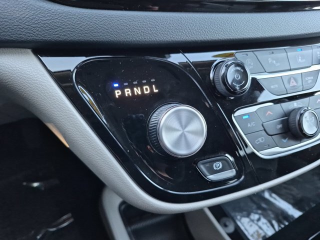 Used 2023 Chrysler Pacifica Touring-L FWD image 21