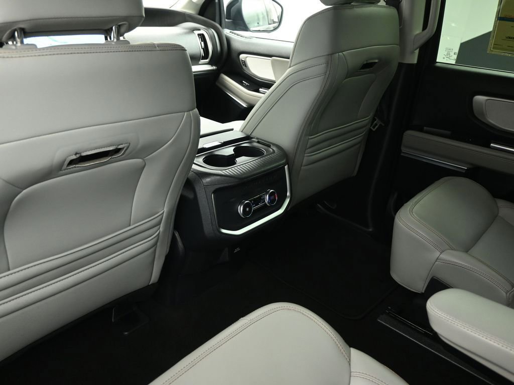 Certified 2025 Ford Expedition Active AWD/4WD image 19