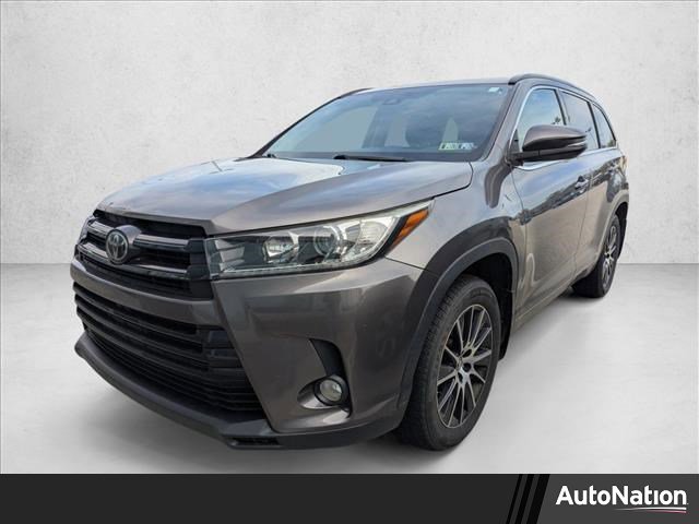 Used 2017 Toyota Highlander SE w/ Carpet Mat Package