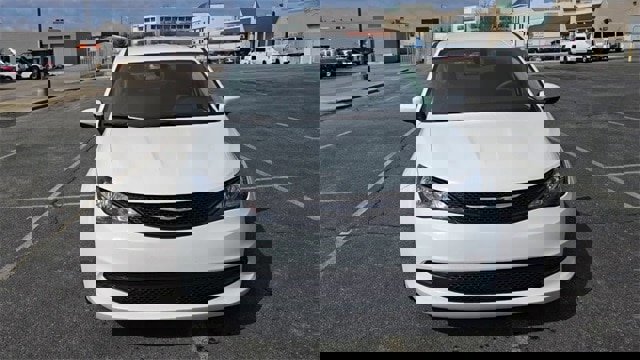 Used 2022 Chrysler Voyager LX image 9