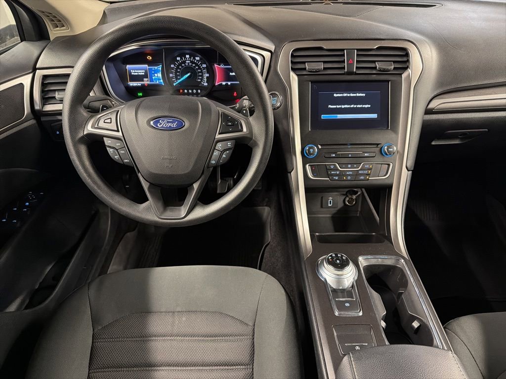 Certified 2017 Ford Fusion SE w/ Fusion SE Technology Package FWD image 9