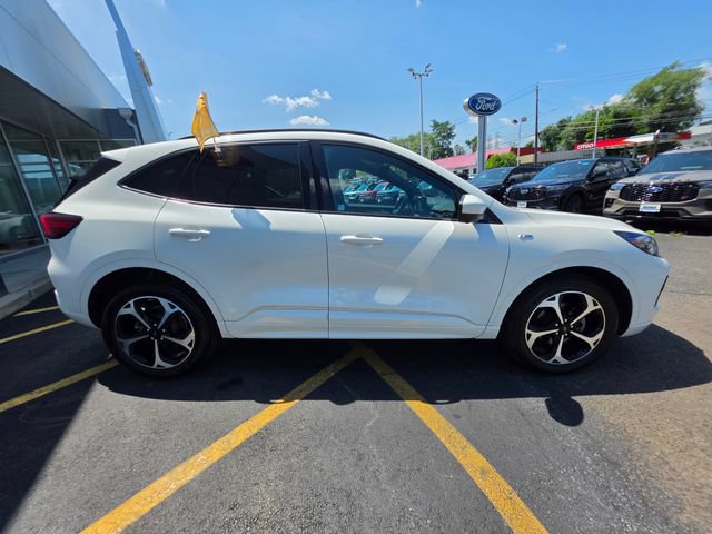 Certified 2023 Ford Escape ST-Line Select w/ Tech Pack #2 AWD/4WD image 9