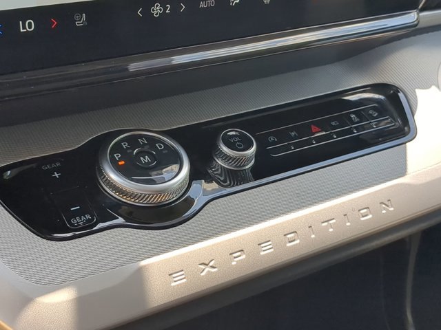 Certified 2025 Ford Expedition Active AWD/4WD image 25