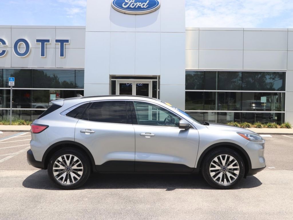 Certified 2022 Ford Escape Titanium AWD/4WD image 15