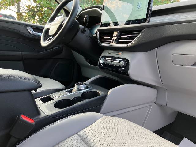 Certified 2025 Ford Escape Platinum AWD/4WD image 23