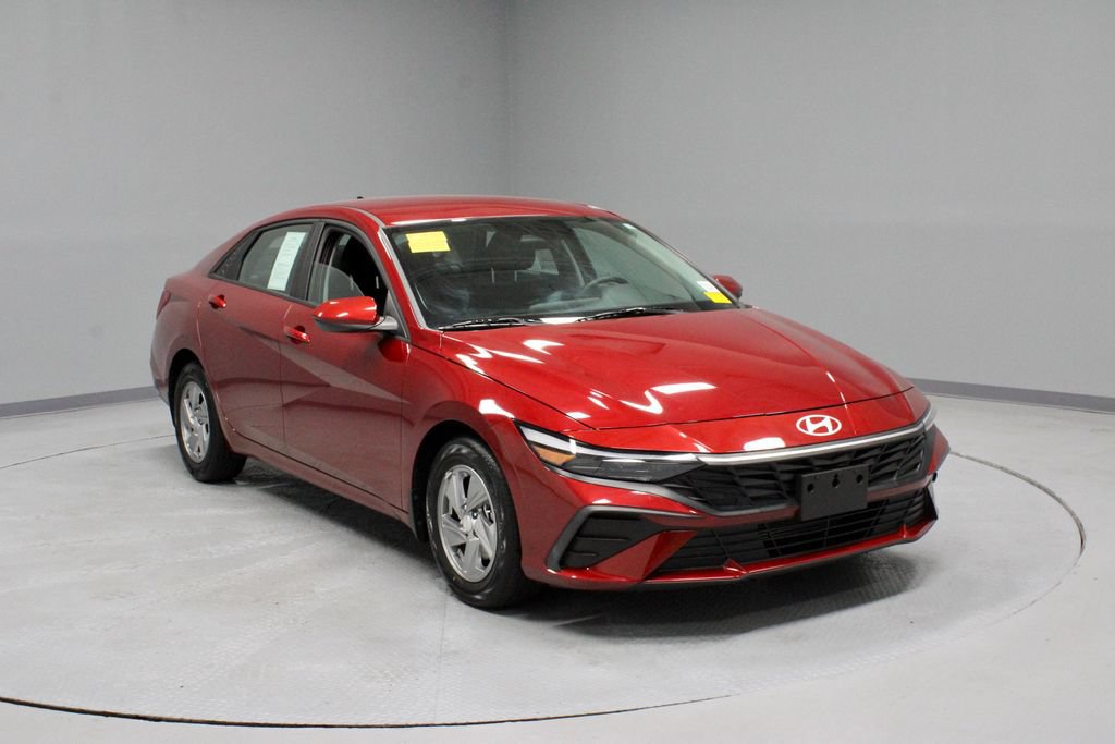 Used 2024 Hyundai Elantra SE FWD image 1