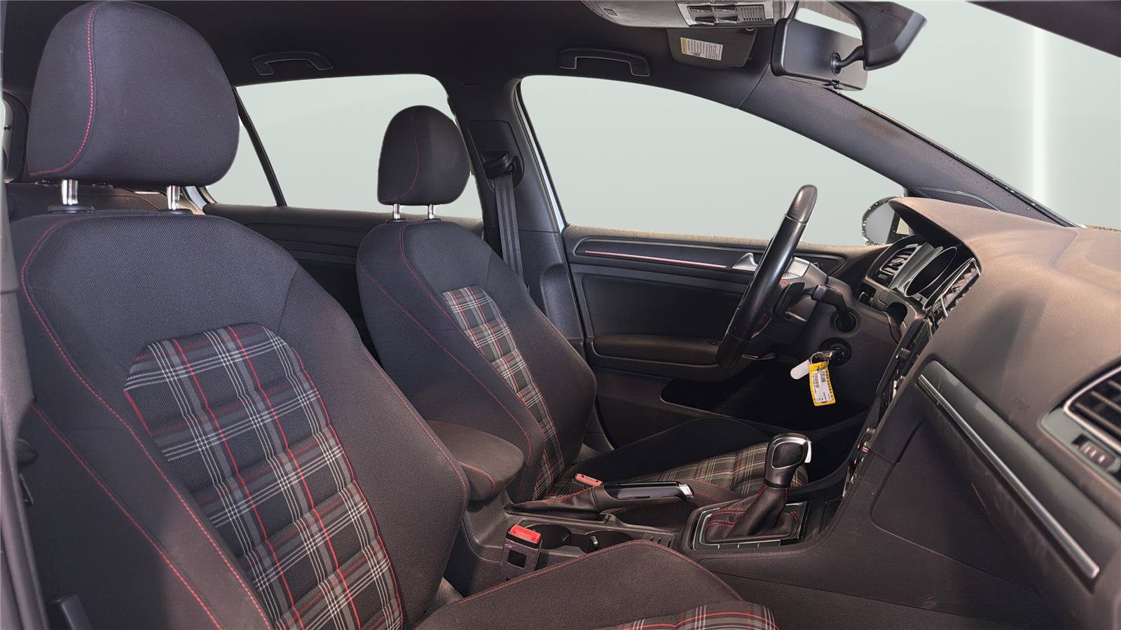 Used 2020 Volkswagen Golf 4-Door FWD image 15