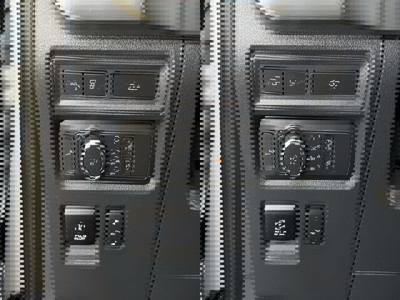 Certified 2023 Ford F150 Lariat image 25