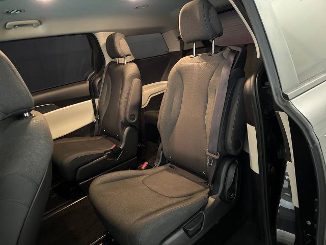 Used 2022 Kia Carnival LX FWD image 22
